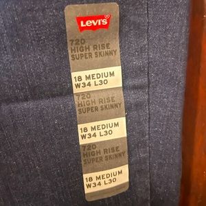 Levi’s dark wash red tag 720s High Rise skinny jeans